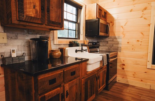 Fredericksburg Cabin | Luxury Treehouse Cabin Over Salt Creek, Cabin 2