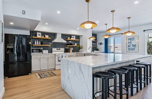 Lake Havasu City Apartment | Luxury Tropical Playhouse 2.0 | Golf | Pickleball