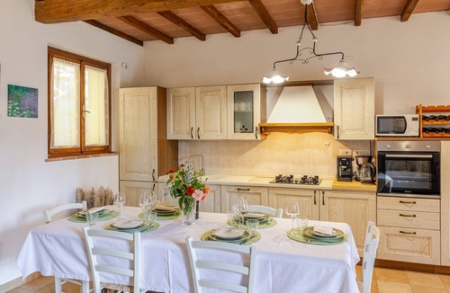 Chiusi Villa | Luxury Tuscan Hideaway with Heated Swimming Pool