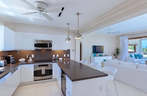 Six Mens Villa | Luxury Two Bedroom Residence