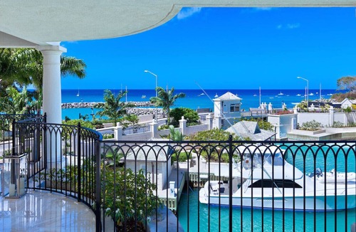 Six Mens Villa | Luxury Two Bedroom Residence