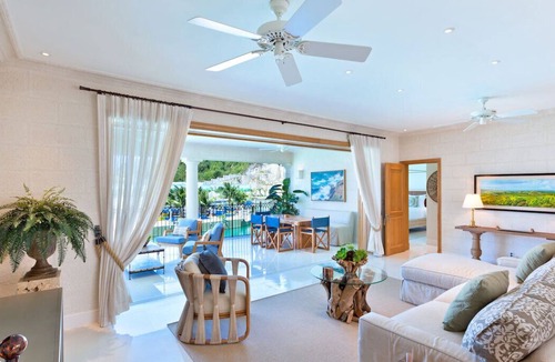 Six Mens Villa | Luxury Two Bedroom Residence
