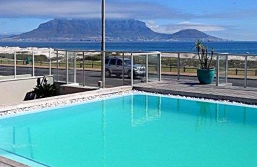 Bloubergstrand Apartment | Luxury Two Bedroom Apartment with Sea View