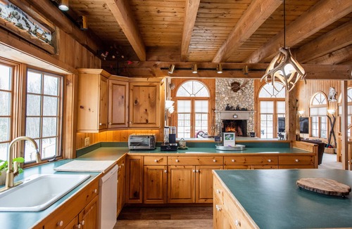 West Townshend House | Luxury Two-Home Vermont Retreat Near Ski Resorts – Pool, Hot Tub & Sauna