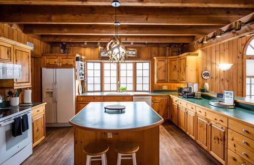 West Townshend House | Luxury Two-Home Vermont Retreat Near Ski Resorts – Pool, Hot Tub & Sauna