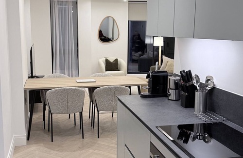 Brighton City Centre Apartment | Luxury Two-Level Apartment near Brighton Pier