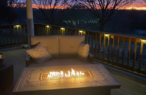 Hermiston House | Luxury Umatilla Riverfront Estate 4BR Retreat Fishing Game Lounge