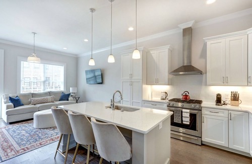 Hitch Village - Fred Wessels Homes House | Luxury Upper East River Home