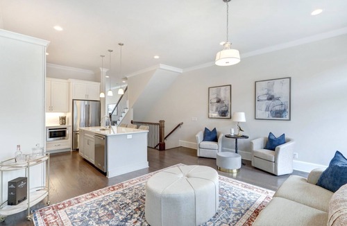 Hitch Village - Fred Wessels Homes House | Luxury Upper East River Home