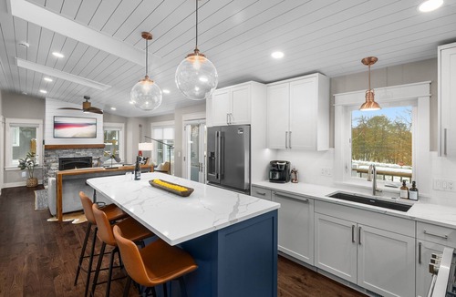 Excelsior House | Luxury Urban Getaway - Walk to the lake & downtown Excelsior