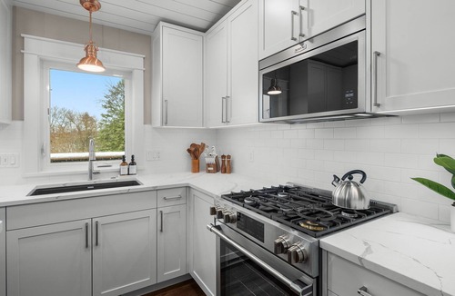 Excelsior House | Luxury Urban Getaway - Walk to the lake & downtown Excelsior