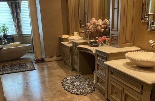 Birmingham House | Luxury Vacation Home. 8ac 6,600sq.ft. 6Br/8Ba ~Sauna~ Gym