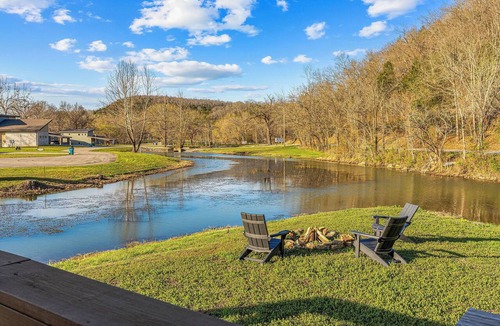 Cotter Cabin | Luxury Vacation Cabin on the White River
