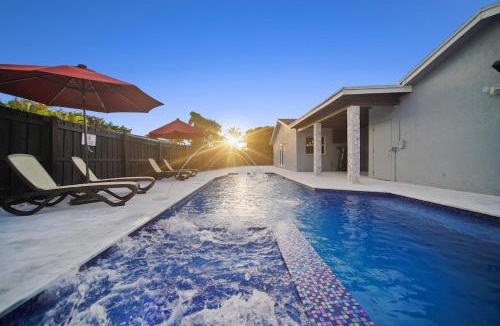 Sandalfoot Cove Villa | Luxury Vacation Home - Private Pool Outdoor Living