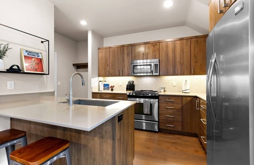 Eugene House | Luxury Vacation Home Rental in Eugene, Oregon: Unwind in Style