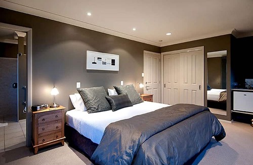 Aongatete Cabin | Luxury Vacation Room Rental in Stunning Lodge, Katikati, New Zealand