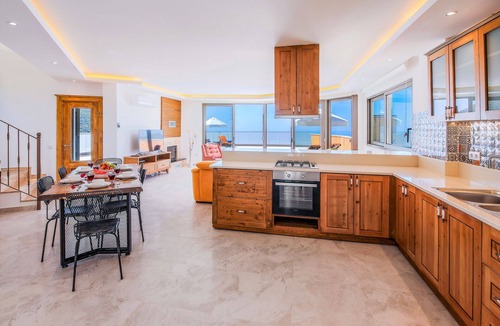 Islamlar Villa | Luxury Valley‑View Escape in Islamlar 3 En‑Suite Jacuzzi Private Pool