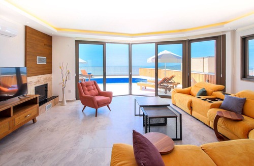 Islamlar Villa | Luxury Valley‑View Escape in Islamlar 3 En‑Suite Jacuzzi Private Pool