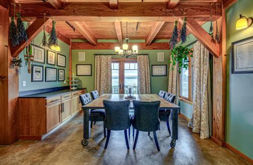 Vashon Island House | Luxury Vashon Vacation Rental w/Beach Access!
