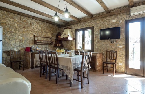 Marina di Mancaversa Villa | Luxury villa with outdoor Jacuzzi and pool sleeps 10/12