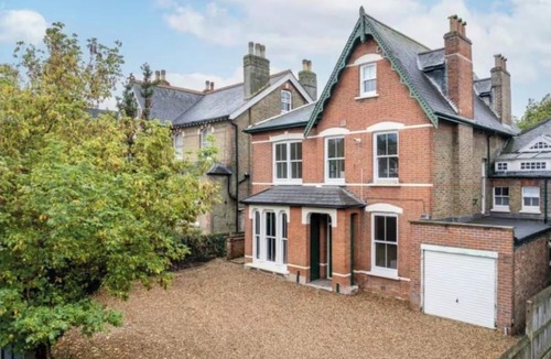 Sutton West Apartment | Luxury Victorian Two Bedroom Apartment