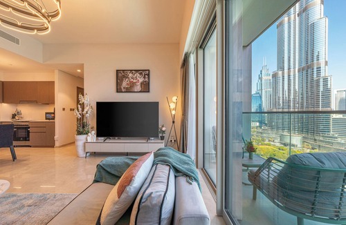 Downtown Dubai Apartment | Luxury Views: Full Burj Khalifa & Fountain Show