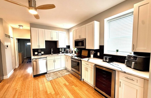 The Gate House | Luxury & Views That Sleeps 11 - In The Heart of all things St Louis