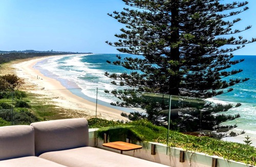 Cabarita Beach House | Luxury Villas Caba Beach House (Walk to Beach)