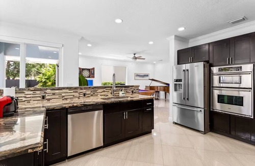 Ludlam Villa | Luxury Villa 5BD/5BA Pool Jacuzzi Near Airport & Miami Perfect World Cup 2026