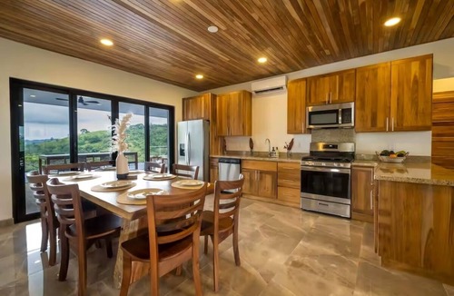 Jaco House | Luxury Villa with Infinity Pool & Panoramic Ocean and Mountain Views