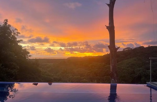 Jaco House | Luxury Villa with Infinity Pool & Panoramic Ocean and Mountain Views