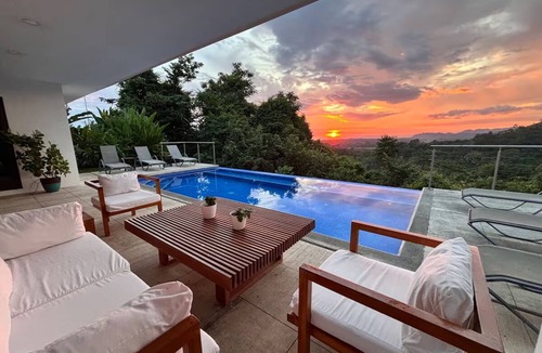 Jaco House | Luxury Villa with Infinity Pool & Panoramic Ocean and Mountain Views