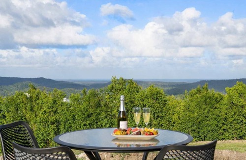 Ninderry House | Luxury Villa - Firepit - 30min to Most Attractions