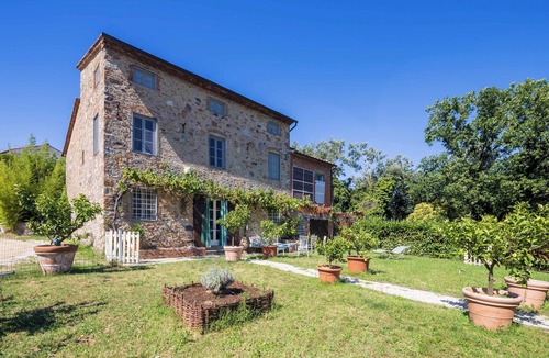 San Ginese Villa | Luxury Villa for 10, Pool, Garden, Park Lucca