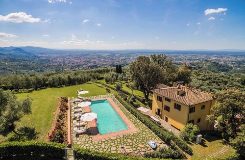 Massa e Cozzile Villa | Luxury Villa Gialla with the view of tuscan countryside
