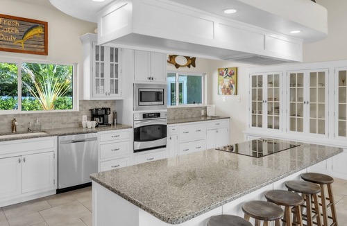 Holmes Beach Villa | Luxury Villa · Heated Saltwater Pool & Spa · Steps to Beach