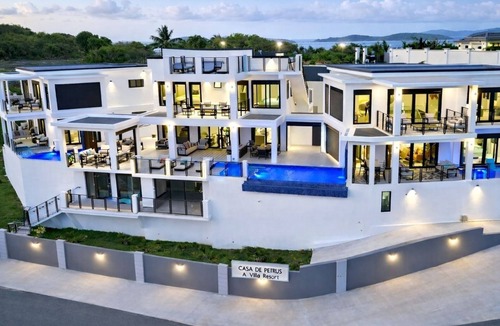 Nazareth Villa | Luxury Villa in Cabrita Point- Sky View Villa with Pickleball & Basketball Court