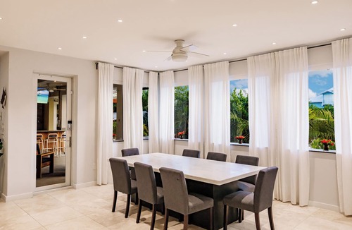 Marathon Villa | Luxury Villa-Infinity Pool-Jacuzzi-Endless Amenities-