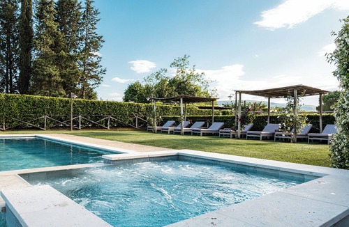 San Gimignano Villa | LUXURY VILLA IRIS , 6 rooms with bathrooms, swimming pool, spa, sauna.