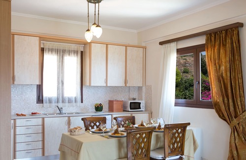 Nidri Villa | Luxury villa overlooking the sea with private pool-Villa Rose