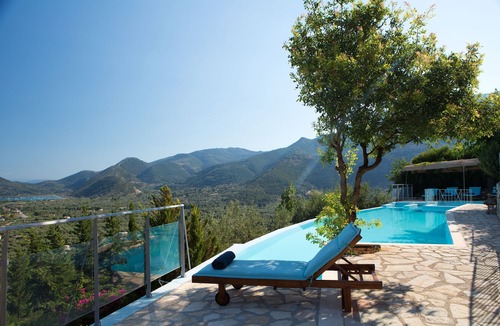Nidri Villa | Luxury villa overlooking the sea with private pool-Villa Rose