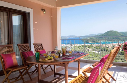 Nidri Villa | Luxury villa overlooking the sea with private pool-Villa Lily