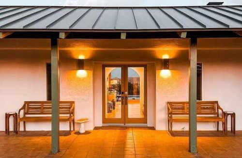 Yucca Valley House | Luxury Villa Pool & Spa Looking Glass