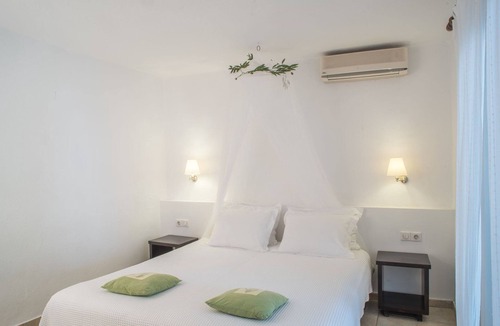Kanapitsa Villa | Luxury Villa Skiathos | Two-Bedroom Suite Dyo | Vromolimnos