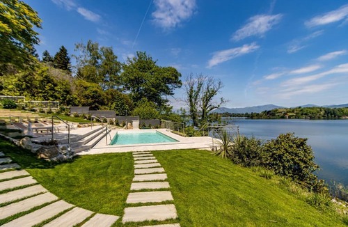 Comabbio Villa | Luxury Villa, swimming pool private beach sleeps 8