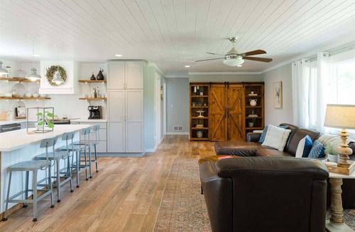 Helmsburg Villa | Luxury Villa with Gym & Trails - Pets Welcome!