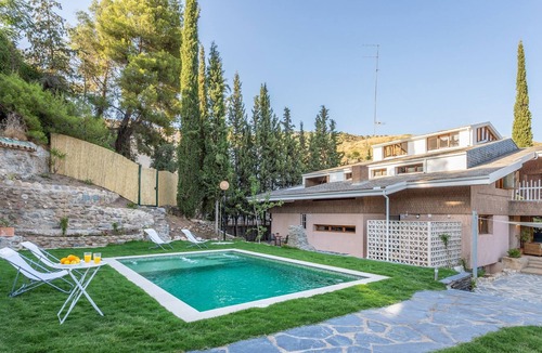 Granada Apartment | Luxury Villa with pool. Casa del Cadí