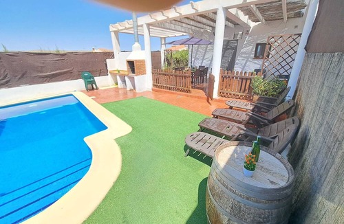 Padul Villa | Luxury villa with private pool, barbecue, free wifi up to 6 people.