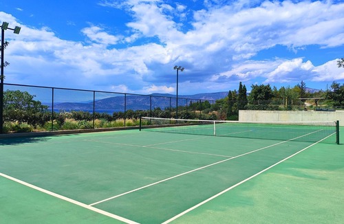 Kilada Villa | Luxury Villa with Sunset Pool, Tennis & Beach Volley – Ideal for Large Families!