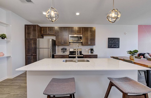 Fishers Apartment | *LUXURY WALK IN THE PARK-3* - 1 KING BED